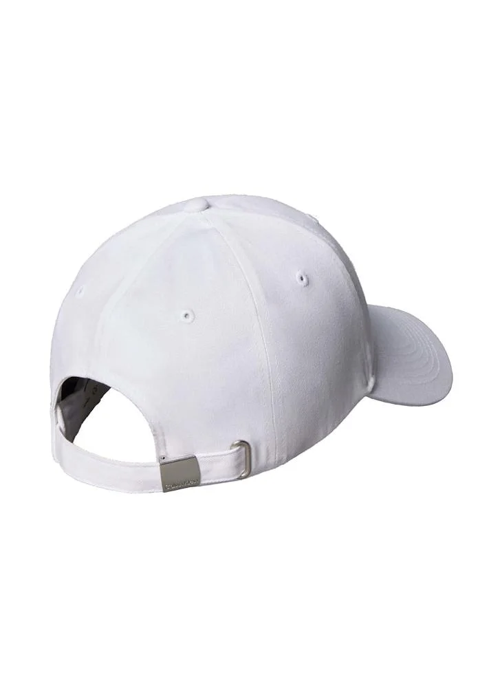 كالفن كلاين قبعة مطرزة بنمط أحرف