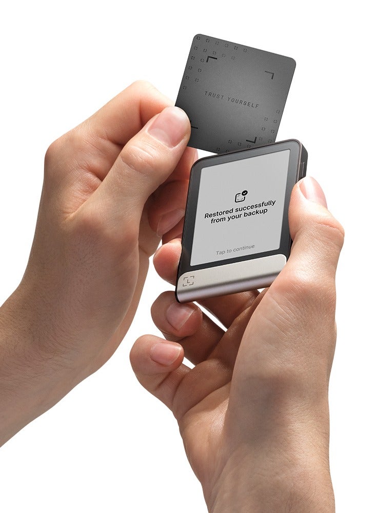 ليدجر محفظة فليكس للأجهزة | شاشة لمس . بوصة + مفتاح استعادة، أمان البيتكوين، آمنة عالميًا، اتصال بلوتوث، شحن -، + عملة و، لنظام  وأندرويد - أسود - Image 3