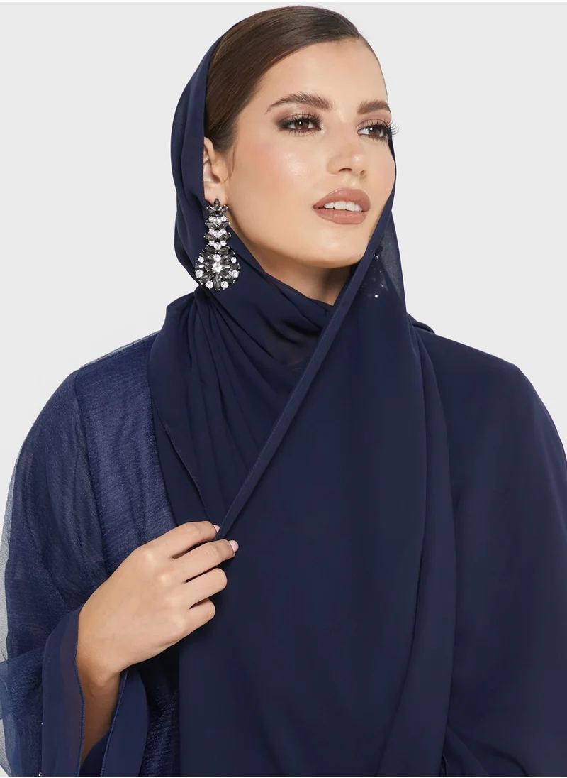 هيا كلوزيت عباية مرصعة بتفاصيل دانتيل