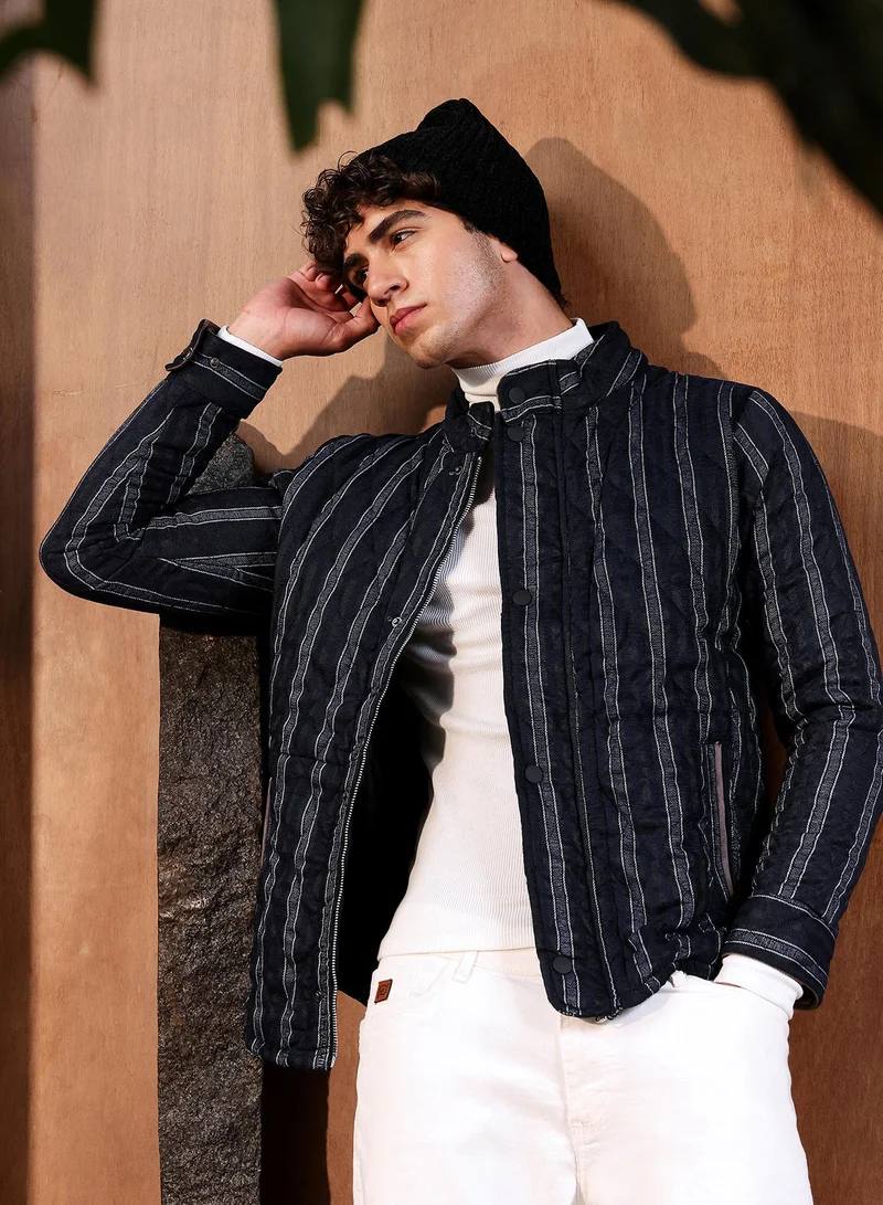 كامبوس سوترا Campus Sutra Men's Navy Blue Woven-Striped Quilted Jacket | Stand Collar , Regular Sleeves , Zipper Closure , Straight Hem | Stripes Quilted For Casual & Daily Wear