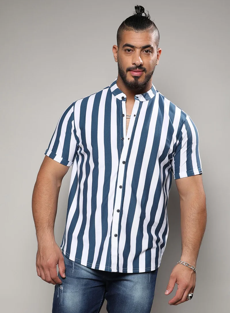 انستافاب بلس قميص رجالي مخطط بنمط البنغال باللون الأبيض الطباشيري والأزرق البروسي بياقة ماندرين وأكمام قصيرة