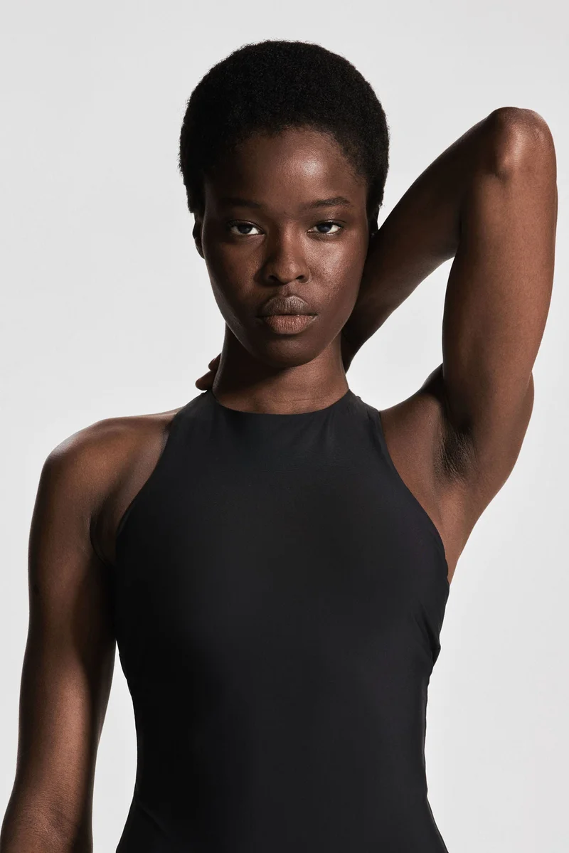 اتش اند ام طقم سباحة رياضي من قماش إكسترا لايف