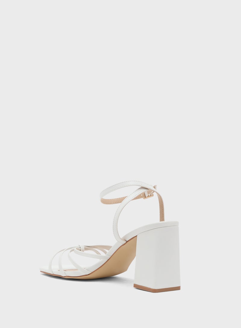 ايلا صندل بكعب عالٍ وحزام للكاحل - Image 2