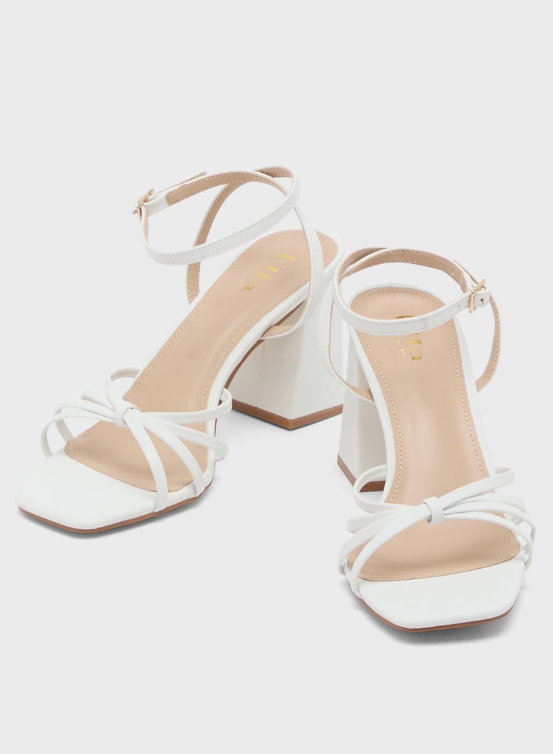 ايلا صندل بكعب عالٍ وحزام للكاحل - Image 4