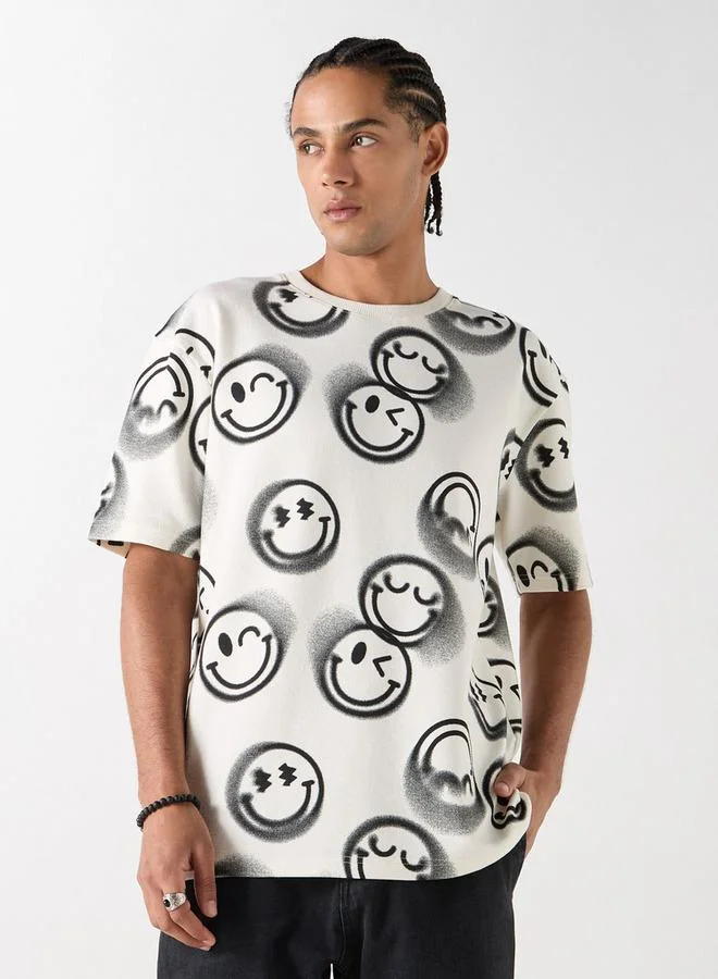 SP Characters All-Over Smiley Print T-shirt with Short Sleeves and Crew Neck