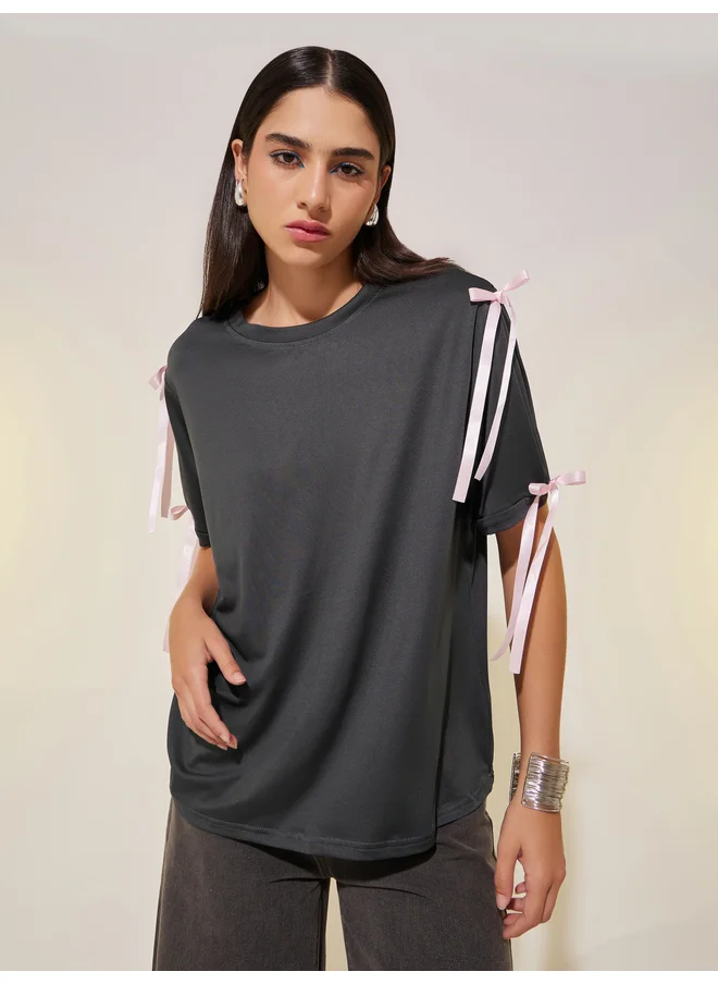 تايك تو Take Two Round Neck Bow Tie Detailed T-Shirt