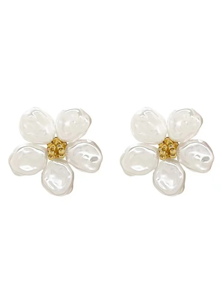 Sosha Elegance Pearly Flower Earrings – Elegant Floral Studs with Pearl Center – Women’s Fashion Jewelry