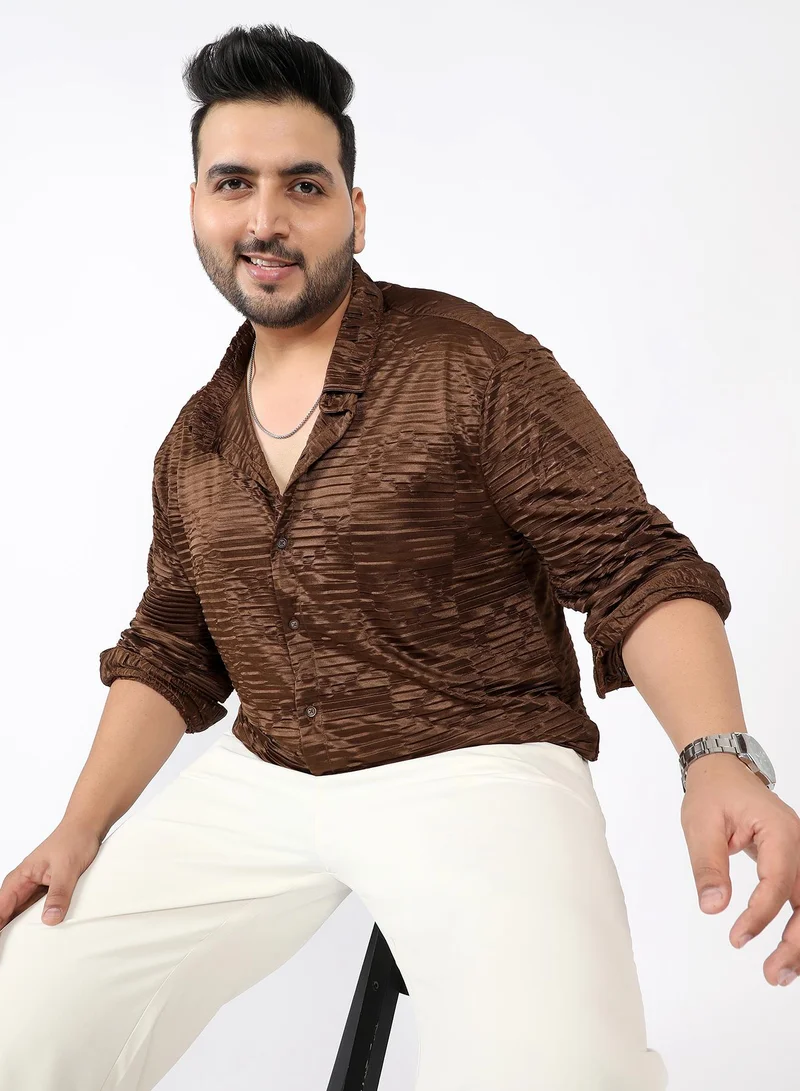 انستافاب بلس قميص رجالي بنقش المعين المكسر بياقة واسعة وأكمام طويلة بأزرار مفردة وإغلاق بأزرار وحافة منحنية.