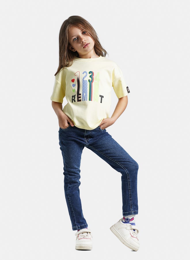 ريمينت تيشرت للبنات برسمة ريمنت اصفر فاتح  - Image 2