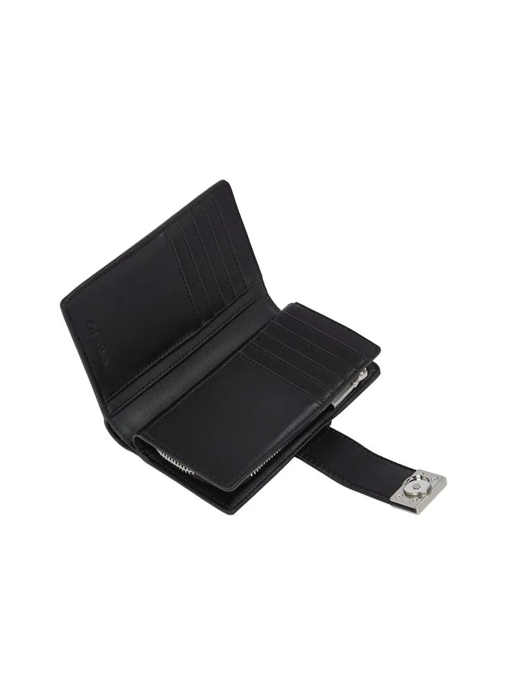 كالفن كلاين MEDIUM BIFOLD WALLET WITH HARDWARE SNAP