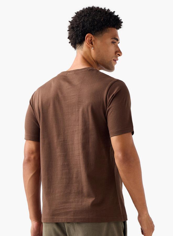 سبلاش فيڤ تيشيرت رجالي بقصة عادية ورقبة دائرية وأكمام قصيرة وطبعة شعار - Image 3