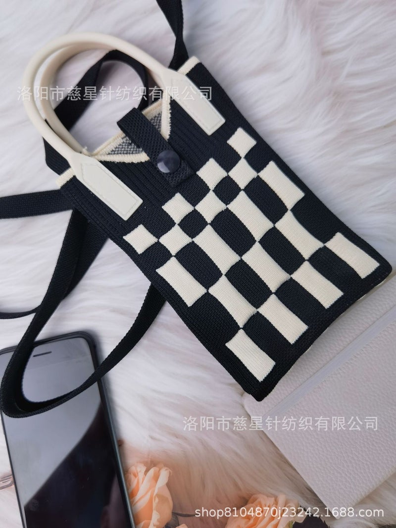 2025 Autumn New Style Girl'S Heart-Shaped Handbag For Carrying Mobile Phones, Knitted Crossbody Bag, Portable Textured Small Handbag - Image 1