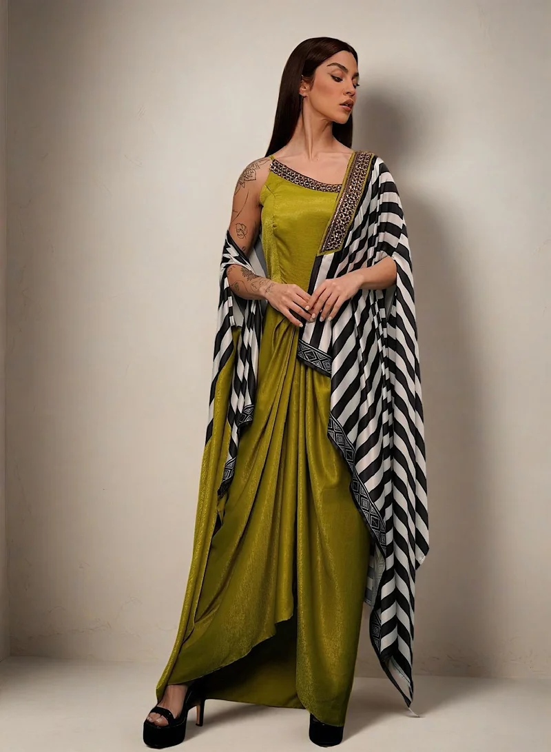 إكستاسي طقم فستان بكاب مطوي