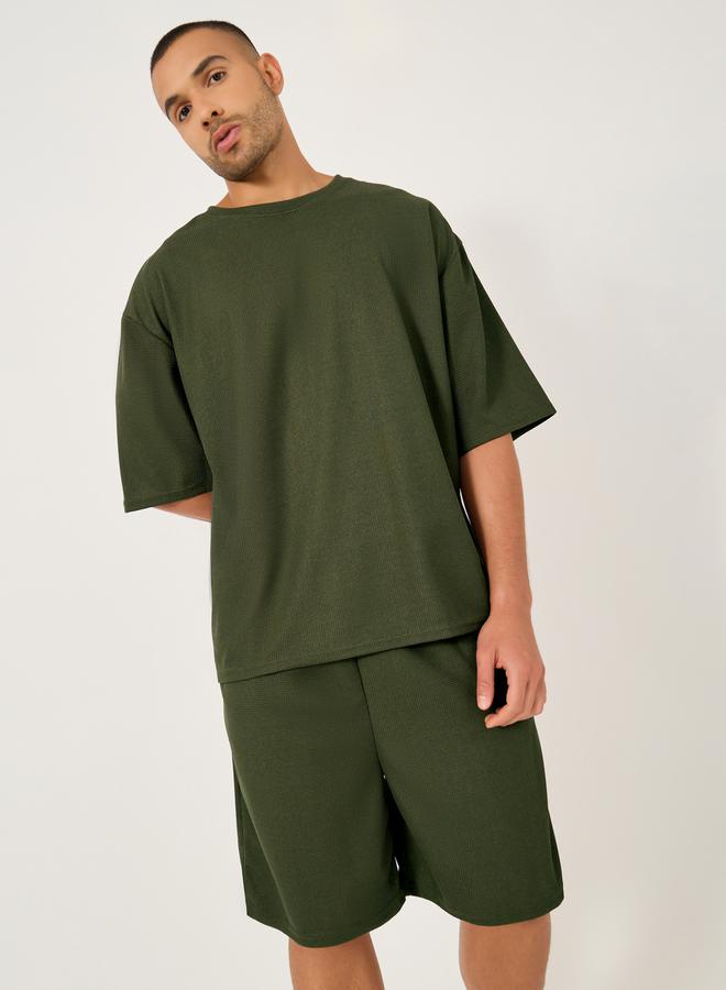 Styli Solid Textured Knit Oversized Streetwear T-Shirt and Shorts Set - Image 2