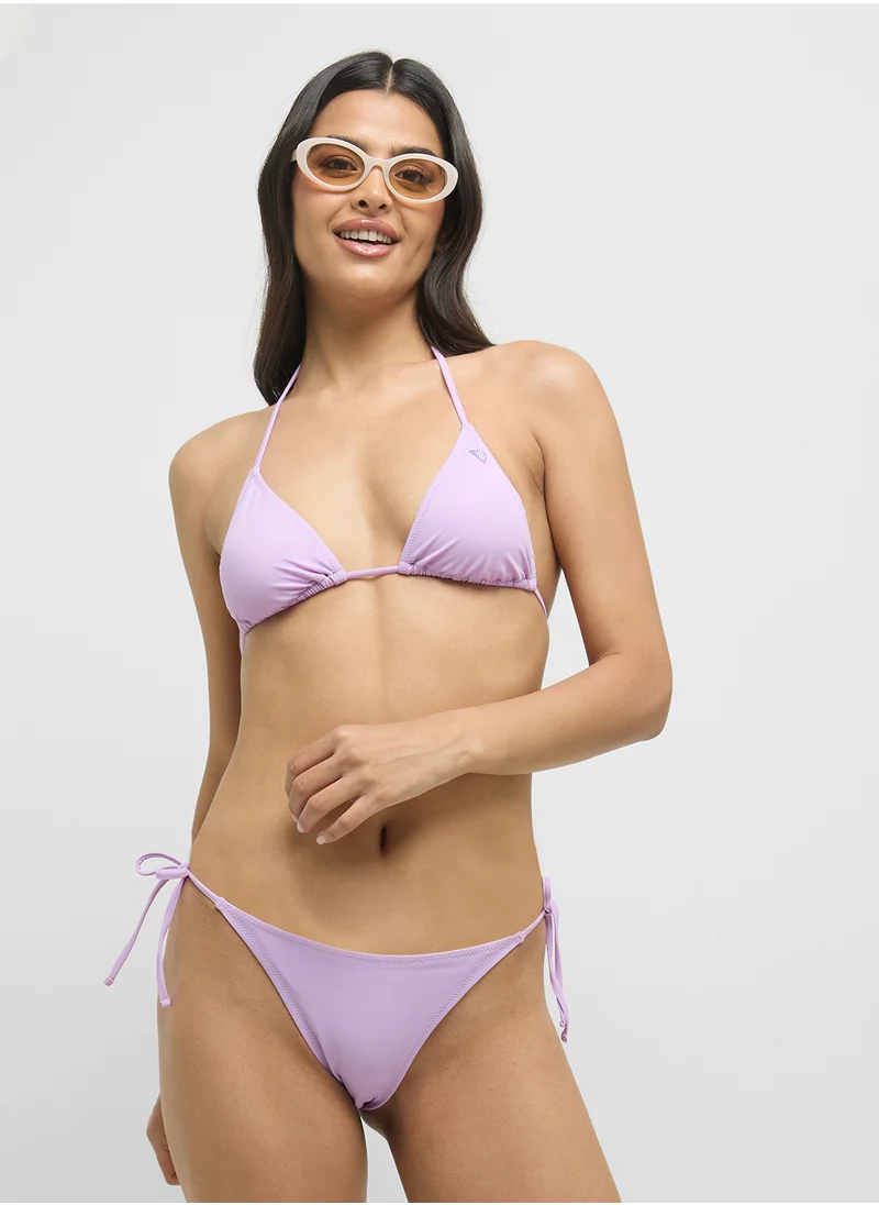 جس String High Leg Brief