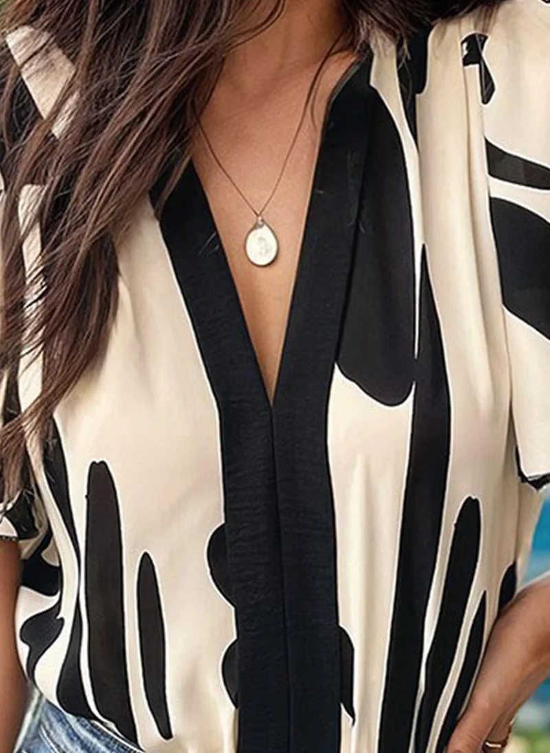 يونيكي Beige V-Neck Short Sleeves Printed Top