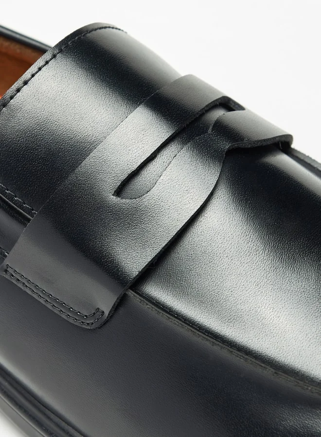 لو كونفورت Men Solid Slip-On Loafers