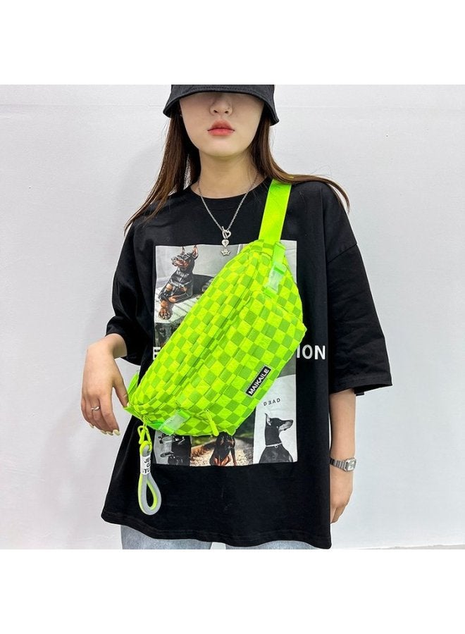 حقيبة خصر نسائية على الطراز الكوري على طراز Instagram Harajuku حقيبة كتف منقوشة كاجوال مناسبة تمامًا رياضية أنيقة للفتيات حقيبة صدر للهاتف المحمول - اللون: أخضر فلوري - الأبعاد: مع قلادة - Image 2