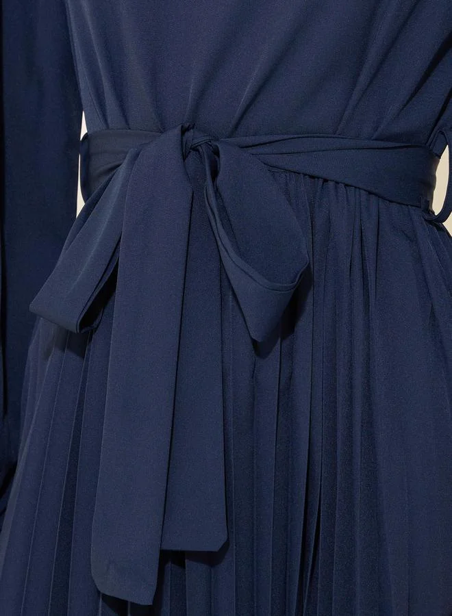 تايك تو Solid High Neck Long Sleeve Pleated Waist Tie-Up Maxi Dress