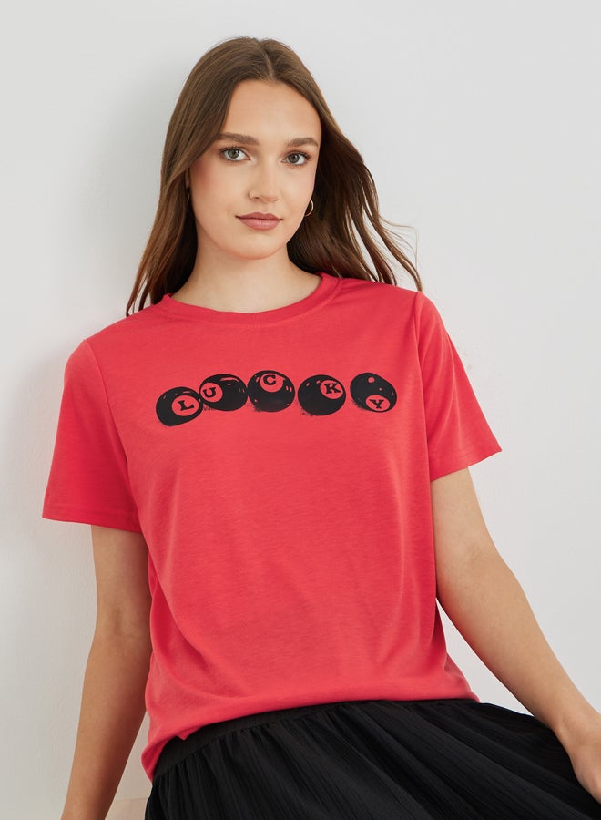 تايك تو تيشيرت دائري بطبعة شعار خذ مرتين - Image 1