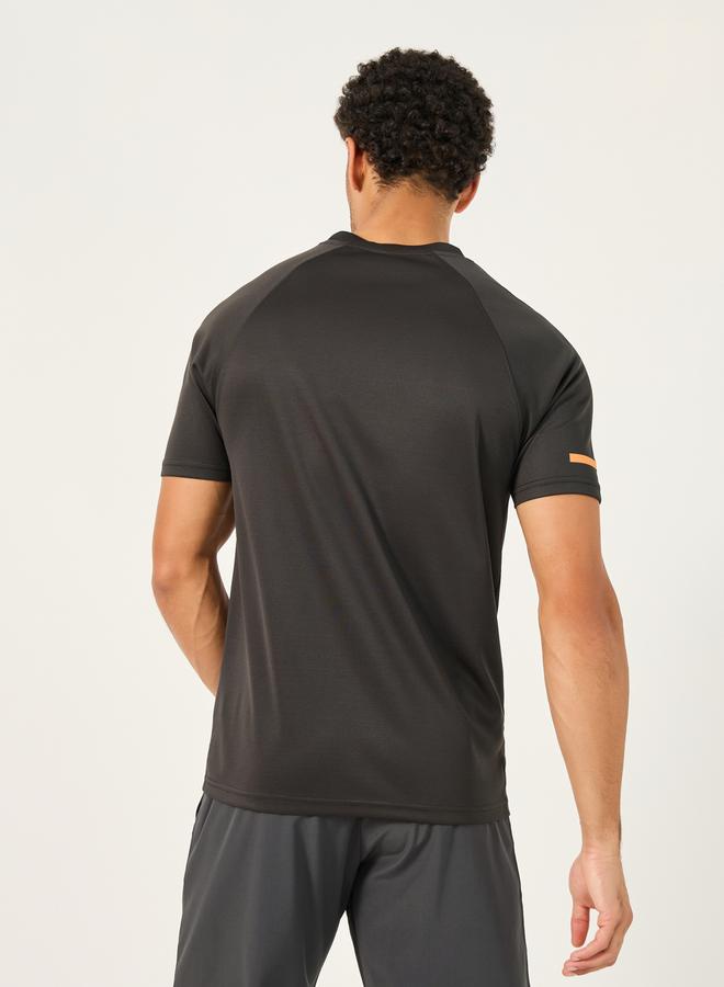 ستايلي اكتيف تي شيرت رياضي بطبعة نيون ونقاط دقيقة بقصة راجلان - Image 4