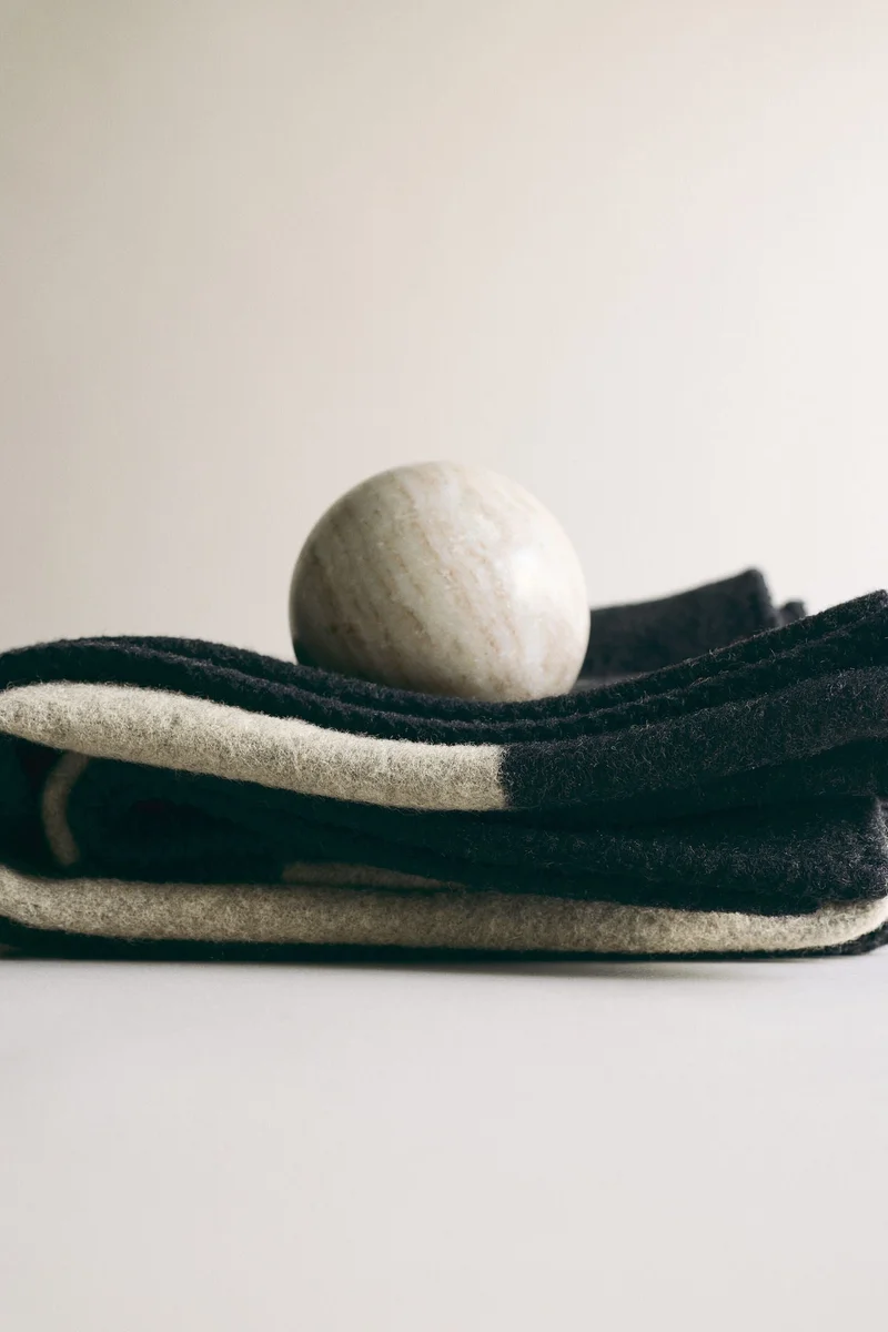 اتش اند ام بطانية من مزيج الصوف