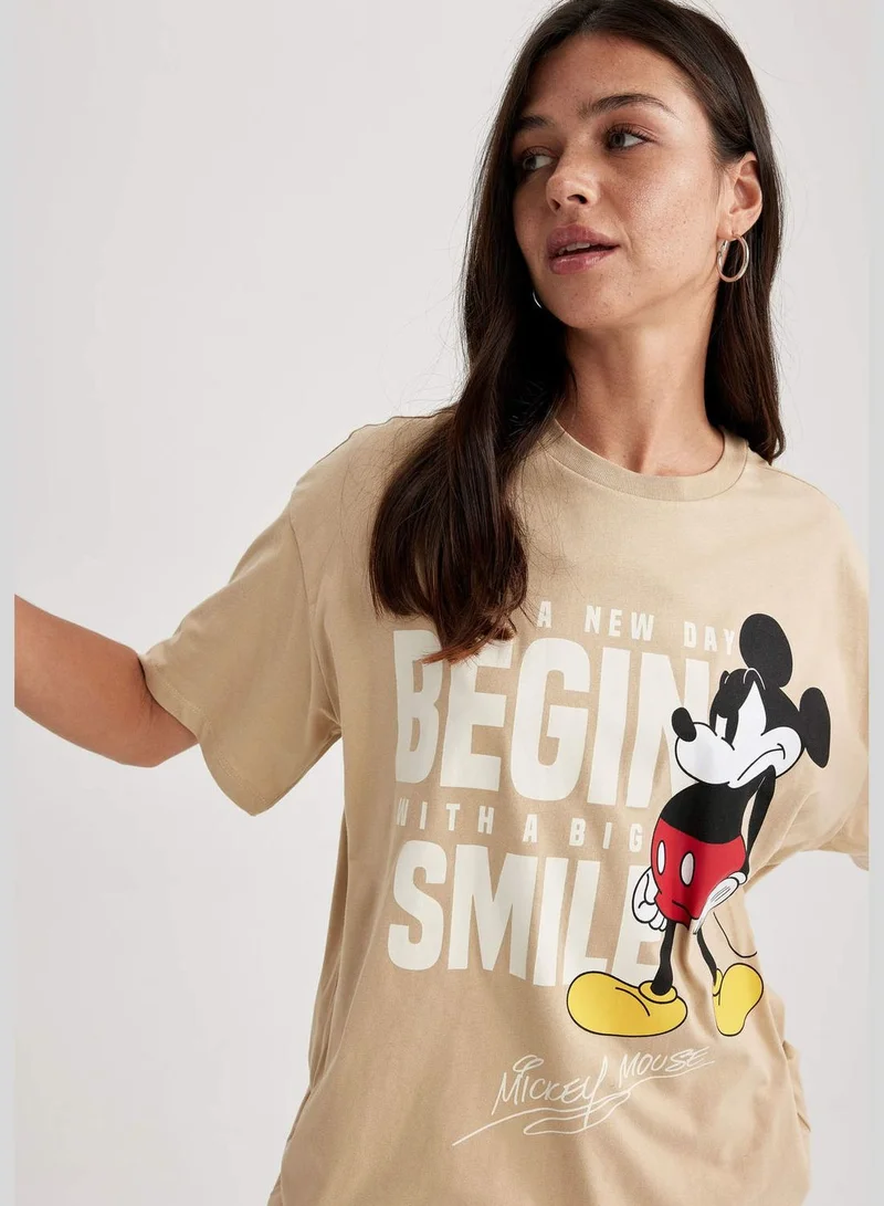 DeFacto Woman Disney Mickey & Minnie Licenced Oversize Fit Crew Neck Knitted Short Sleeve T-Shirt