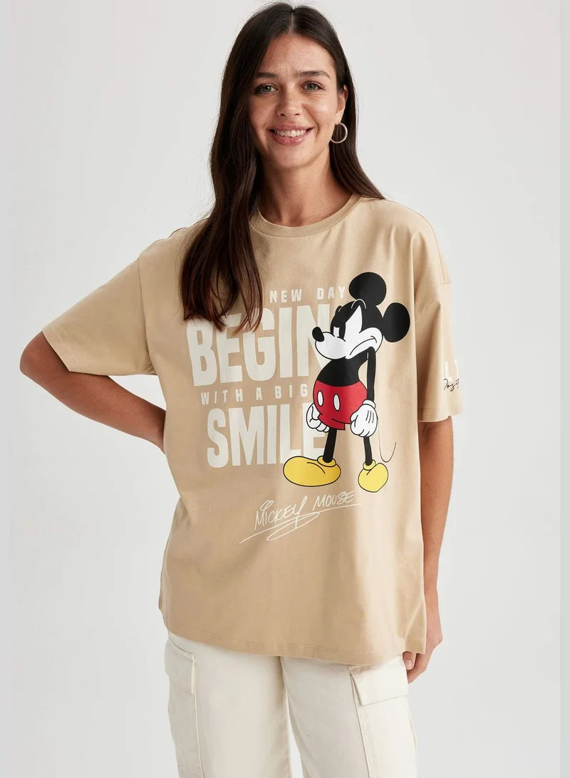 DeFacto Woman Disney Mickey & Minnie Licenced Oversize Fit Crew Neck Knitted Short Sleeve T-Shirt
