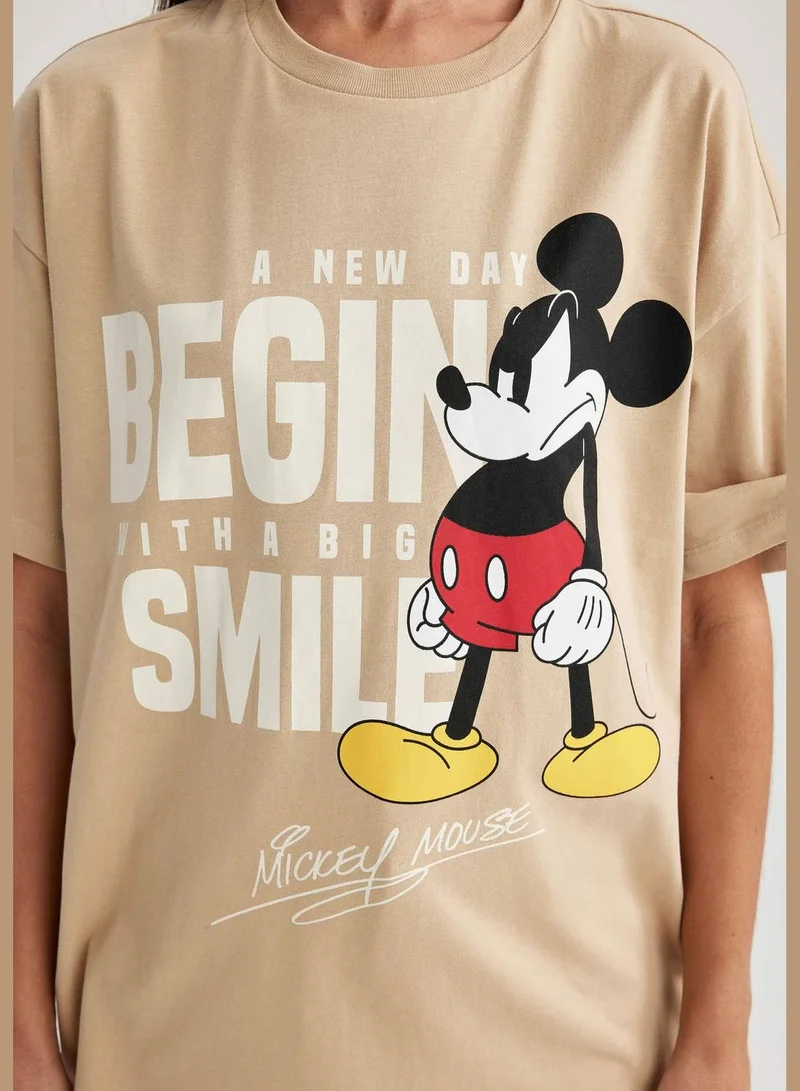 DeFacto Woman Disney Mickey & Minnie Licenced Oversize Fit Crew Neck Knitted Short Sleeve T-Shirt