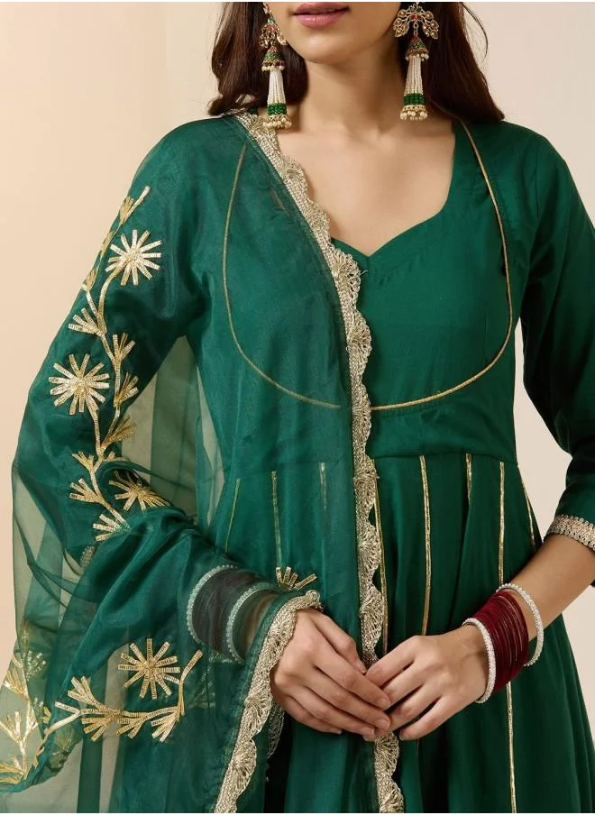ISHIN Three-Fourth Sleeve Women Green Cotton Kurta Set with Embroidered pattern Tunic and Palazzo features a Round neckline and Three-Fourth Sleeve secured with Elastic closure and styled in Straight Fit ideal for Festive moments — exude elegance in every glance.