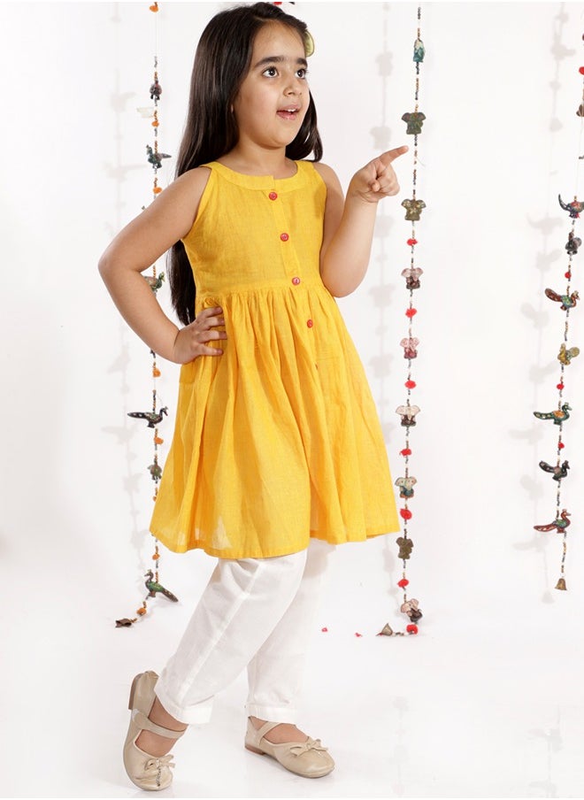 PRASHA - Girls Handloom Cotton Kurta And Straight Pant Set - Image 1
