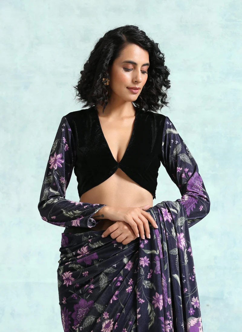 ترو برونز بلوزة مخملية بأكمام مطبوعة باللون الأسود