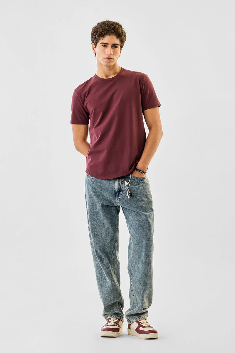 سنيتش تي شيرت بياقة دائرية بقصة ضيقة بتصميم تفاحة