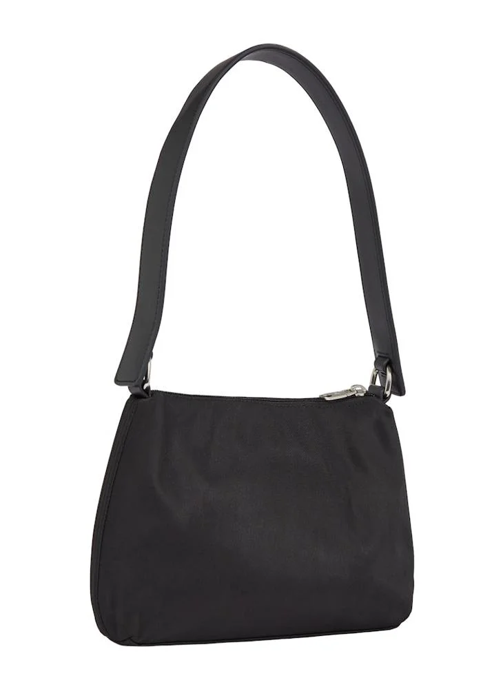 كالفن كلاين جينز Sleek Nylon Crossbody