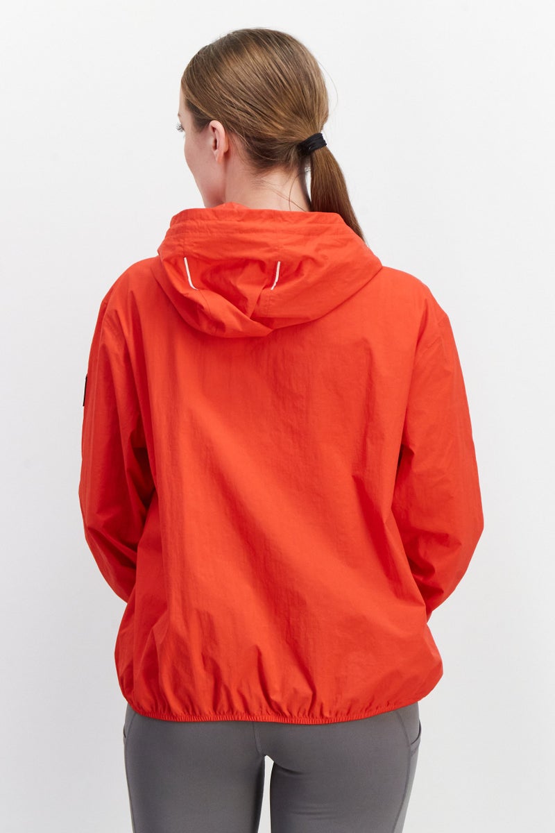 Aigle جاكيت واقي من الرياح بغطاء رأس للنساء بشعار العلامة التجارية مع أربطة، أحمر - Image 3