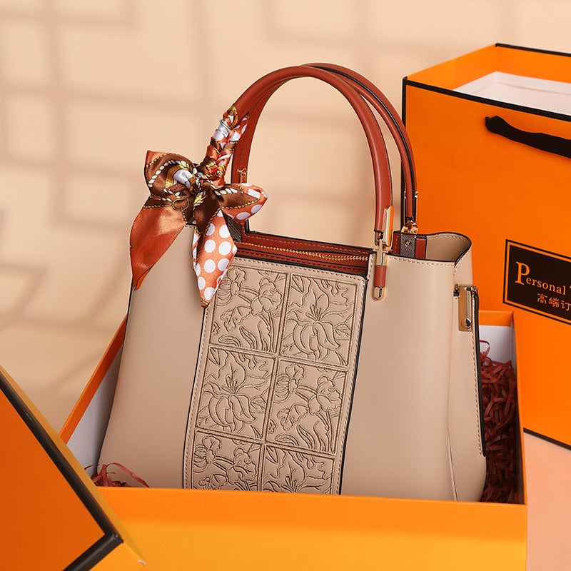 New Chinese Embroidered Handbag 2025 Niche National Style Middle-Aged Cheongsam For Mother Bag Gift - Image 2