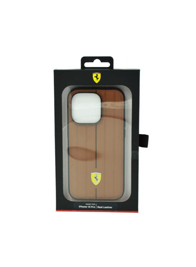 Ferrari حافظة جلدية مع خطوط بارزة وشعار درع أصفر لهاتف آيفون 14 برو جمل - Image 2