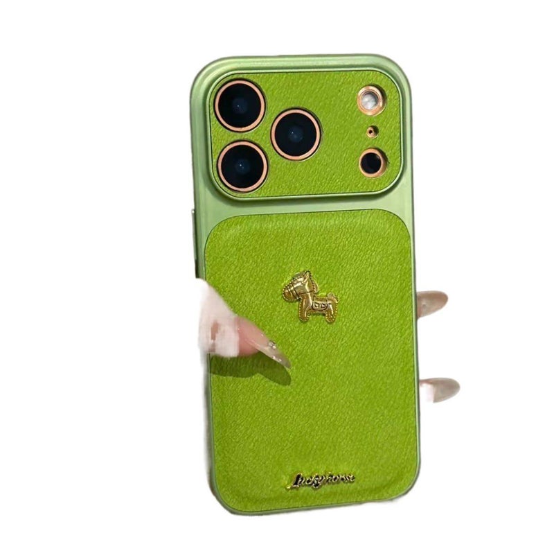 غطاء واقي بملمس جلد لـ iPhone 14 / 14 Plus / 14 Pro / 14 Pro Max مع مقاومة بصمات الأصابع ونقشة حصان صغير مع ملمس جلد باللون أخضر باللون الأخضر - Image 1