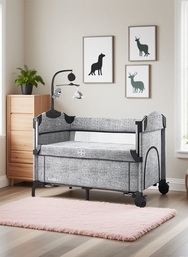 كيديليو سرير أطفال عريض 4 في 1 بجانب السرير مع مبدل حفاضات، سرير طويل بجوار السرير مع مرتبة وملاءة وموسيقى وغطاء تعتيم، سرير سفر للعب مع مساحة تخزين، سرير XL Co Sleeper مع 3 ارتفاعات قابلة للتعديل - Image 1