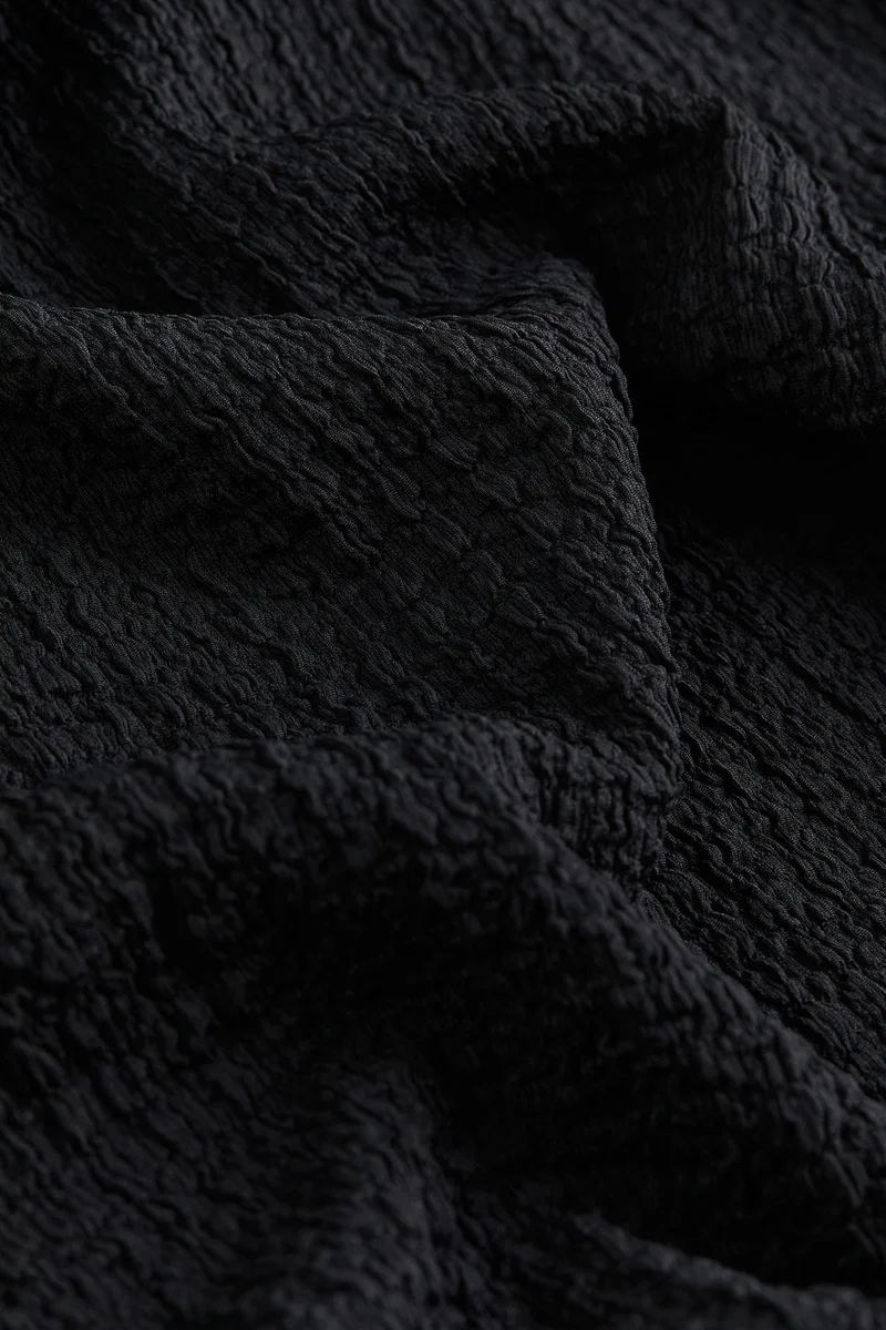 اتش اند ام فستان من الجيرسيه بملمس بارز