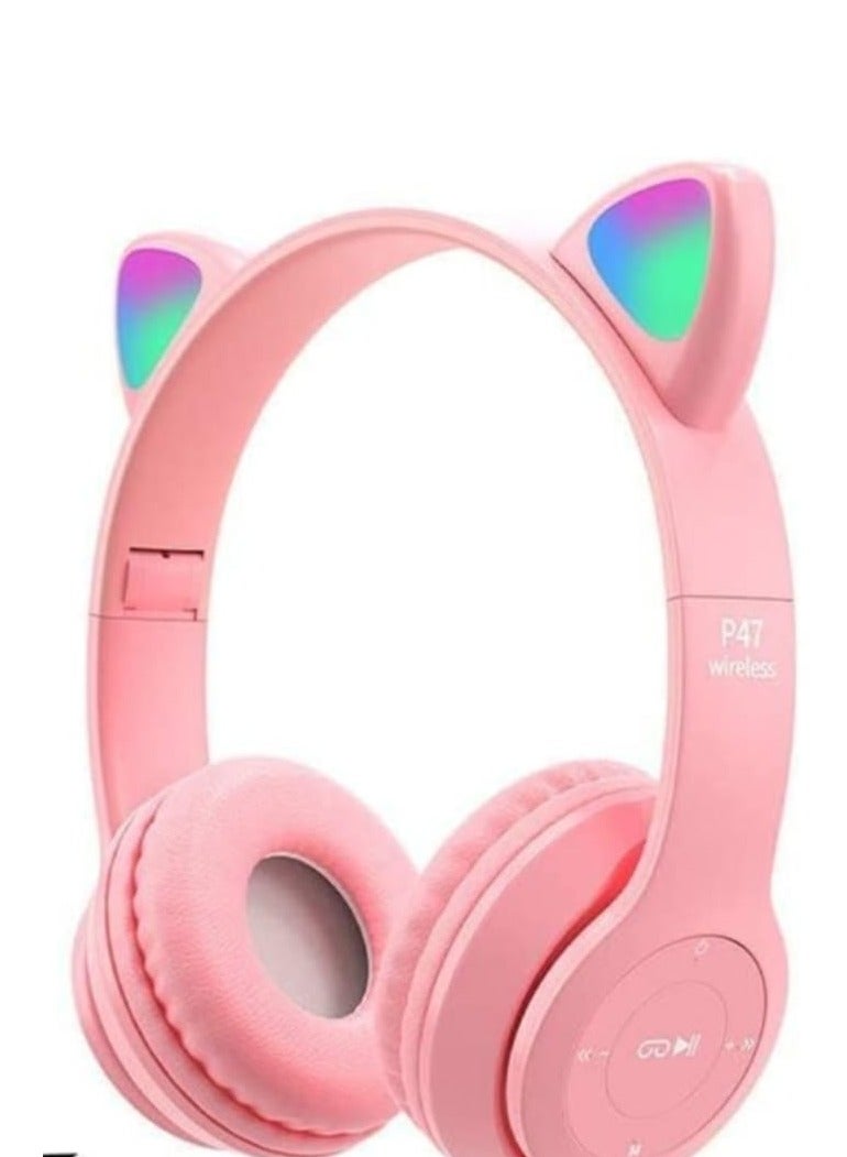 Give your child an enjoyable listening experience with the Cat-Shaped Kids Headphone - Pink, specially designed to fit little ones safely and comfortably. This headphone features an attractive cat ear design with a stylish pink color that adds a fun and modern touch. Equipped with soft ear cushions to provide optimal comfort during prolonged use, in addition to noise reduction technology for a clear and pure audio experience. It also has a safe volume level to protect children's ears from loud sounds  - Image 2