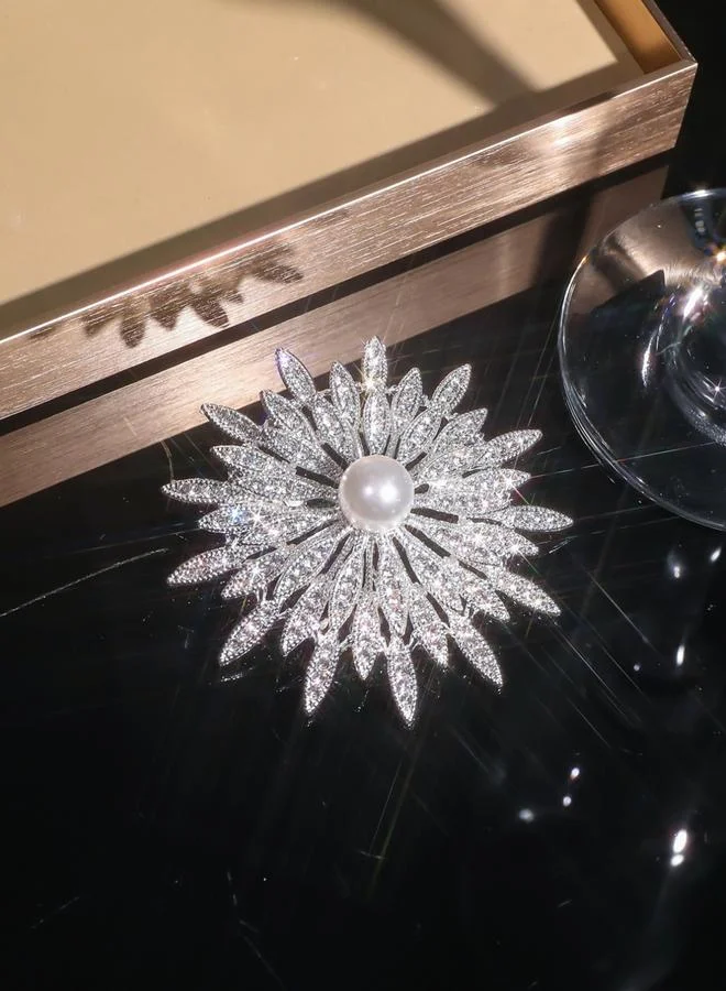 تايك تو دبوس بروش فضي على شكل زهرة كريستالية مع لؤلؤ صناعي