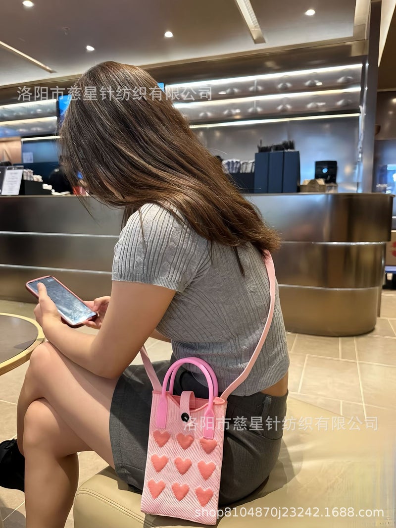 2025 Autumn New Style Girl'S Heart-Shaped Handbag For Carrying Mobile Phones, Knitted Crossbody Bag, Portable Textured Small Handbag - Image 3