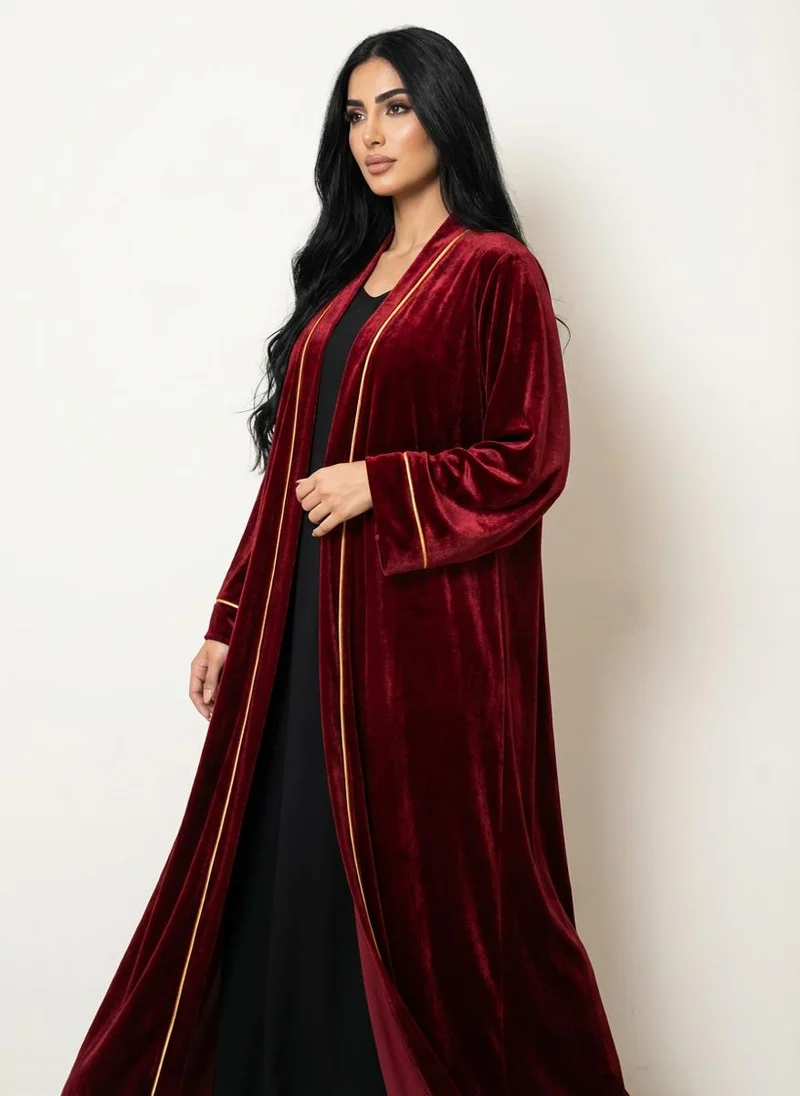 ميتانويا عباية مخملية حمراء مع شيلة