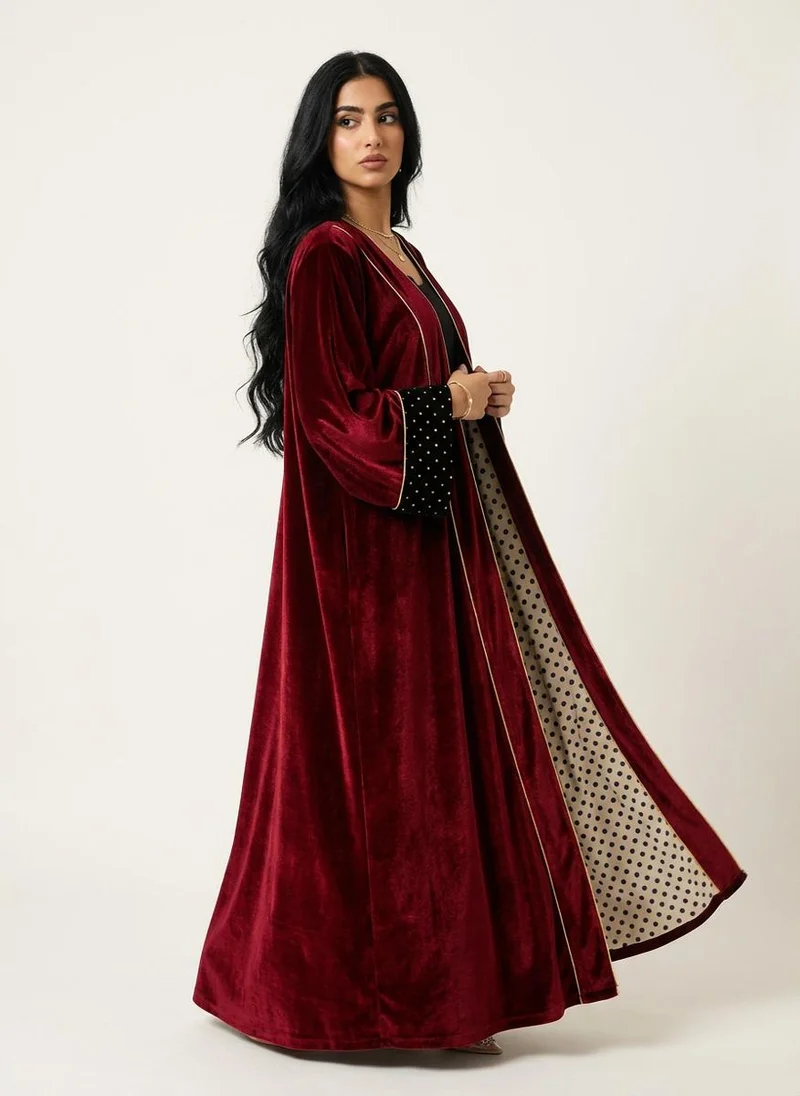 ميتانويا عباية مخملية حمراء مع شيلة