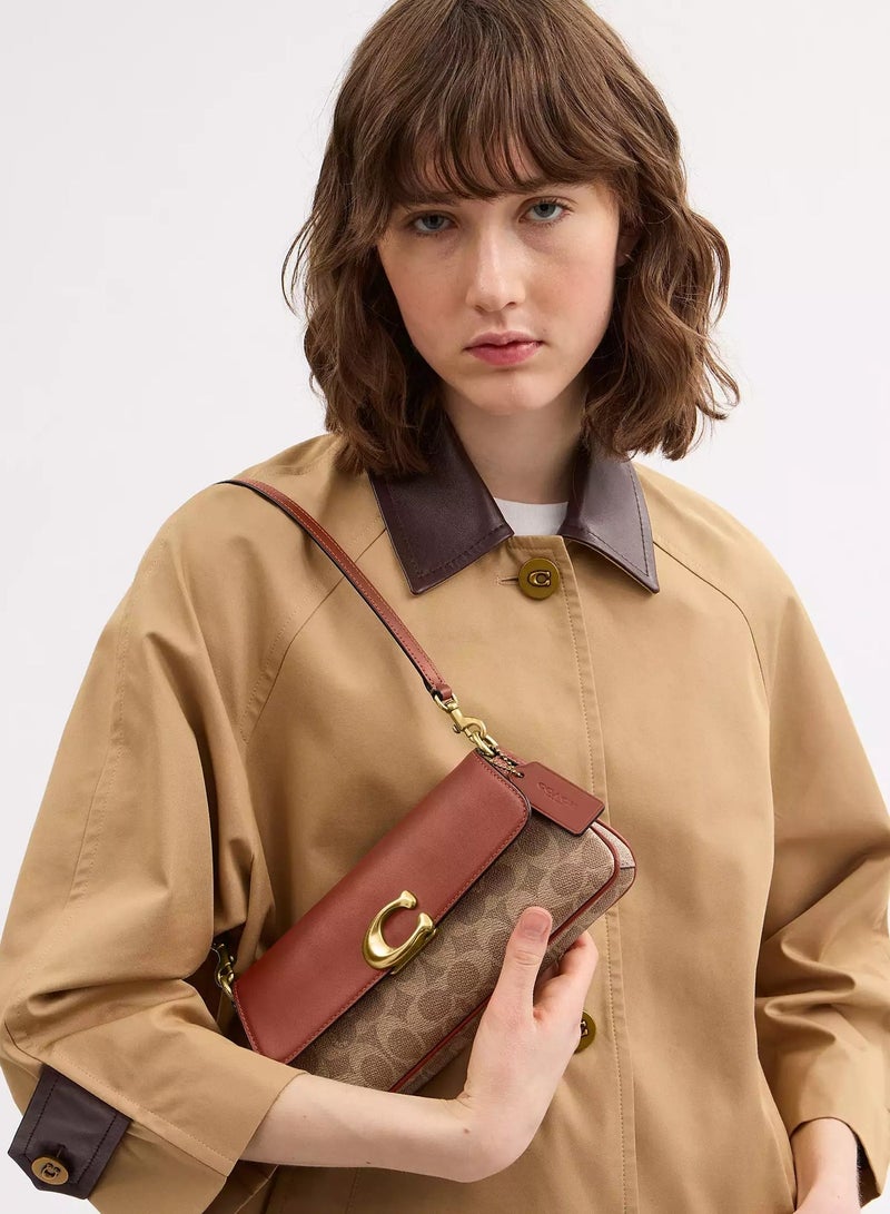 كوتش اوت ليت حقيبة كتف Coach Jet من قماش Signature، حقيبة كروس نسائية، حقيبة يد نسائية، حقيبة سفر نسائية، 25 سم - بني - Image 3