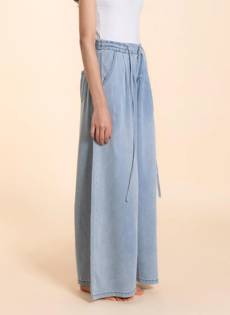 SHAPES LIGHTWEIGHT WIDE-LEG JEANS
