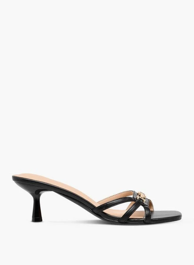فلورا بيلا من شو إكسبرس صنادل سهلة الارتداء بلمسة معدنية وكعب خنجر