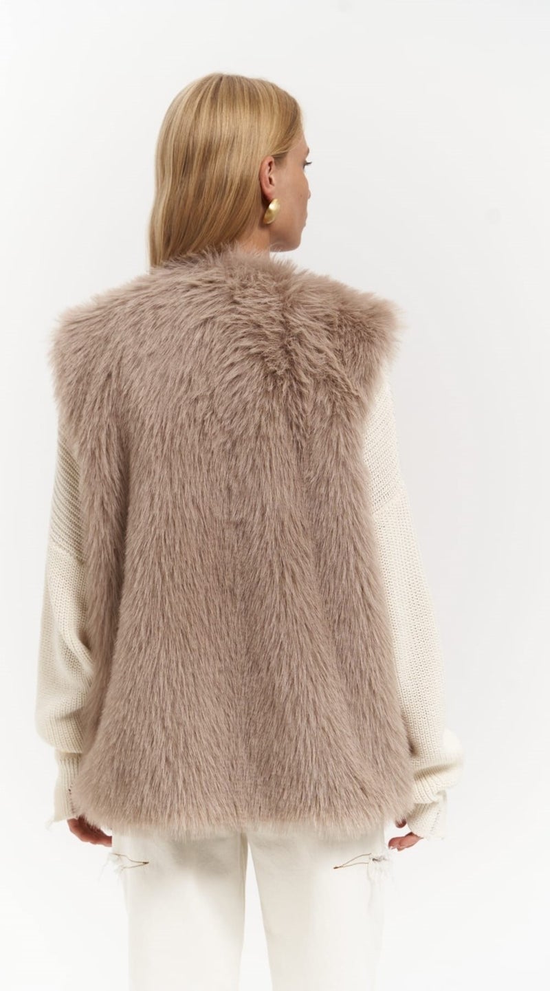 Mai Collection Plush Mink Vest  - Image 3