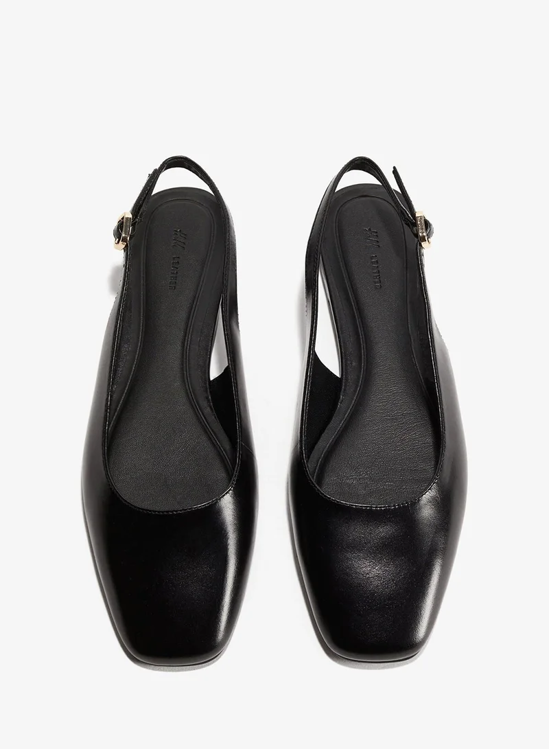 اتش اند ام حذاء بشريط خلفي من الجلد